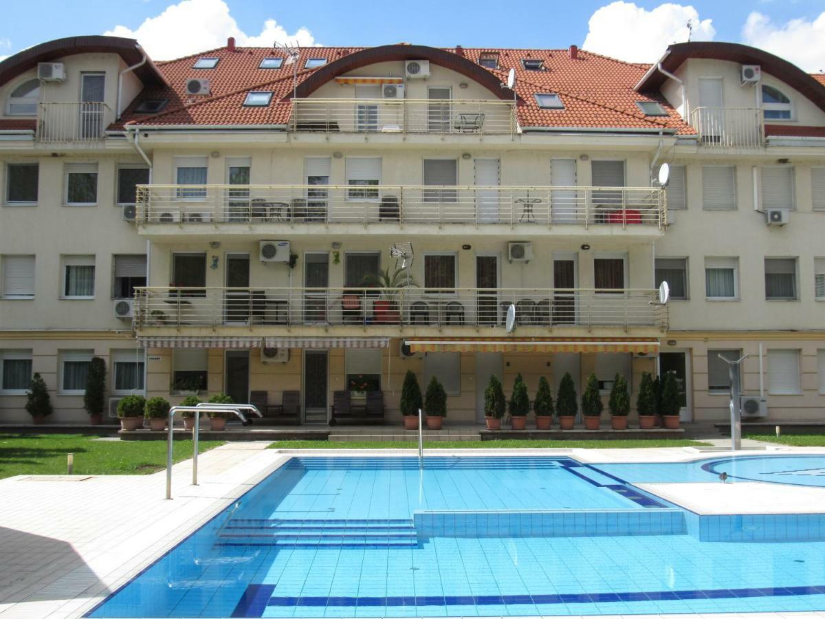 Carpe Diem Apartment Hajduszoboszlo Exterior foto